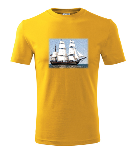 Žluté tričko s historickou plachetnicí
