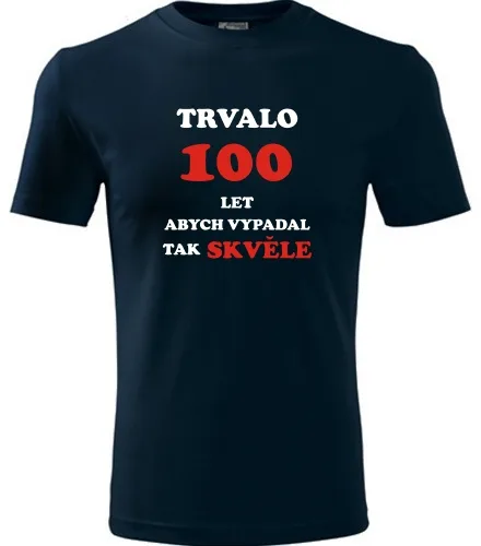 Tmavě modré tričko trvalo 100 let