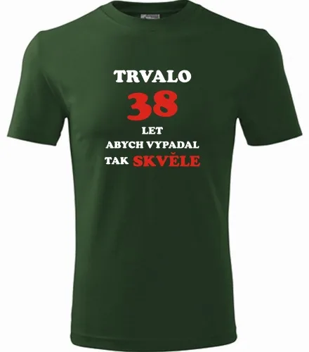 Lahvově zelené tričko trvalo 38 let