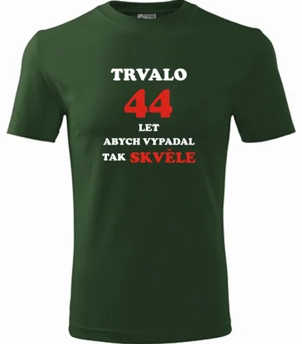 Lahvově zelené tričko trvalo 44 let