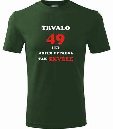 Lahvově zelené tričko trvalo 49 let