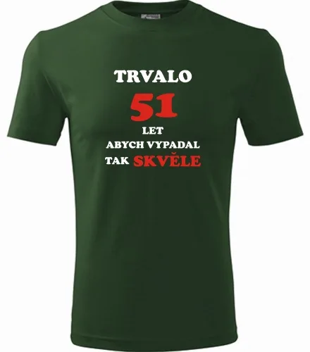Lahvově zelené tričko trvalo 51 let