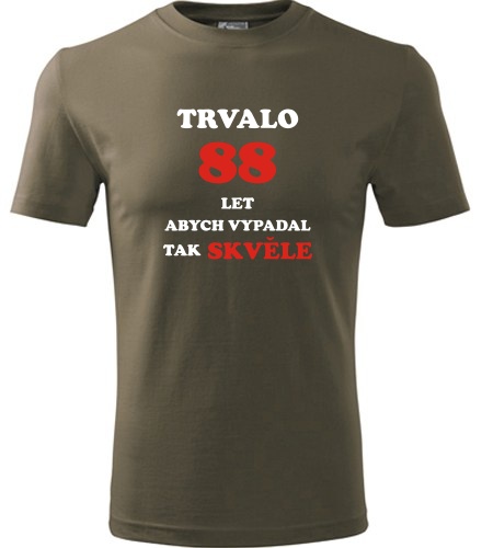 Army tričko trvalo 88 let