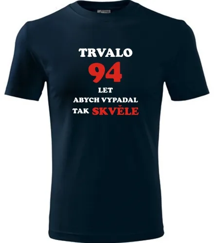 Tmavě modré tričko trvalo 94 let