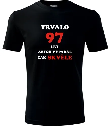 Černé tričko trvalo 97 let