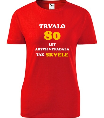 Červené dámské tričko trvalo 80 let