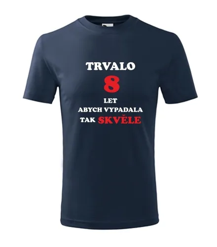 Tmavě modré dětské tričko trvalo 8 let