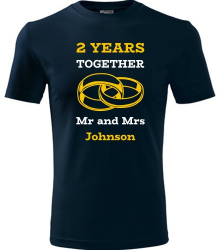 Tmavě modré tričko k výročí svatby - Mr and Mrs - žluté prstýnky